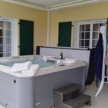Petit Du Nougues Holiday home Garrey